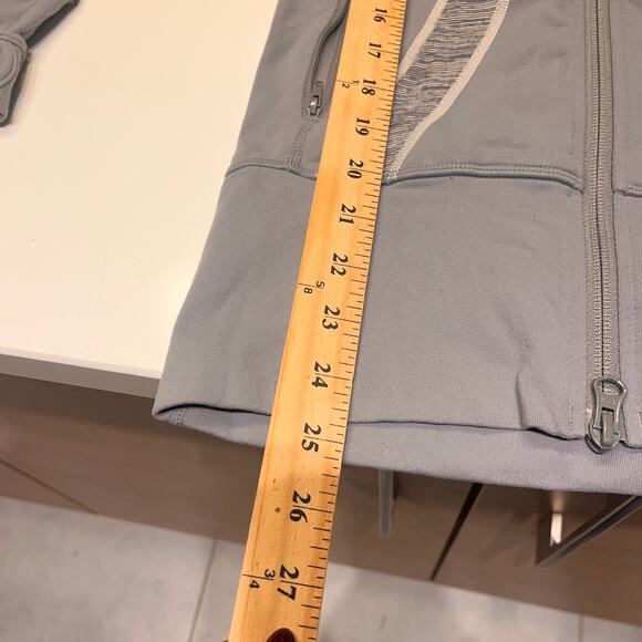 LULULEMON Gray In Stride Long Sleeves Zip Up Jacket Size 2 - Picture 7 of 8